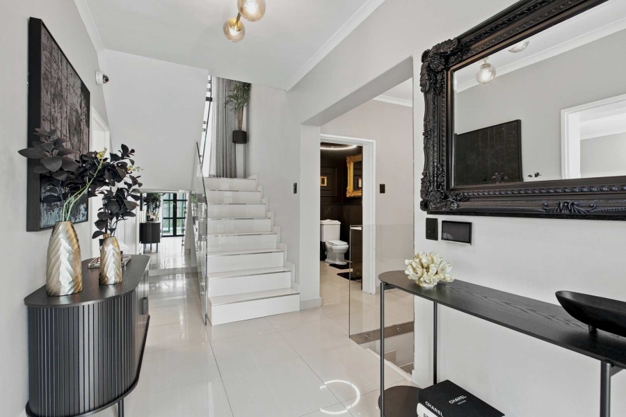 7 Bedroom Property for Sale in Oranjezicht Western Cape